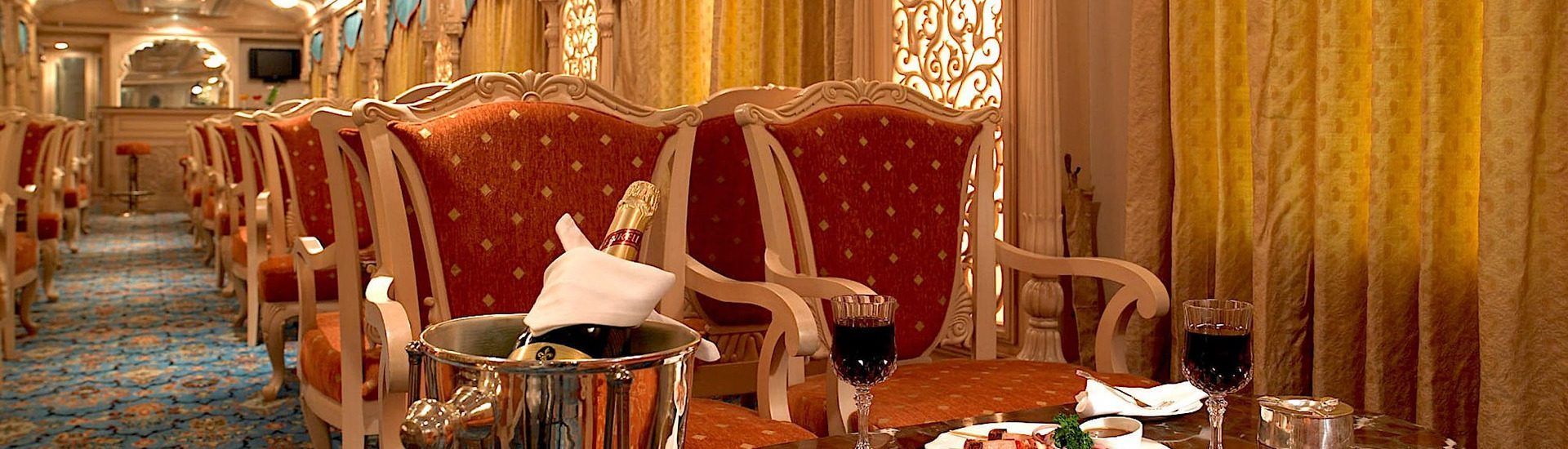 Golden chariot interiores