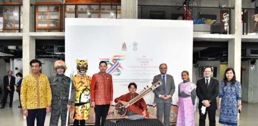 Tailandia e India