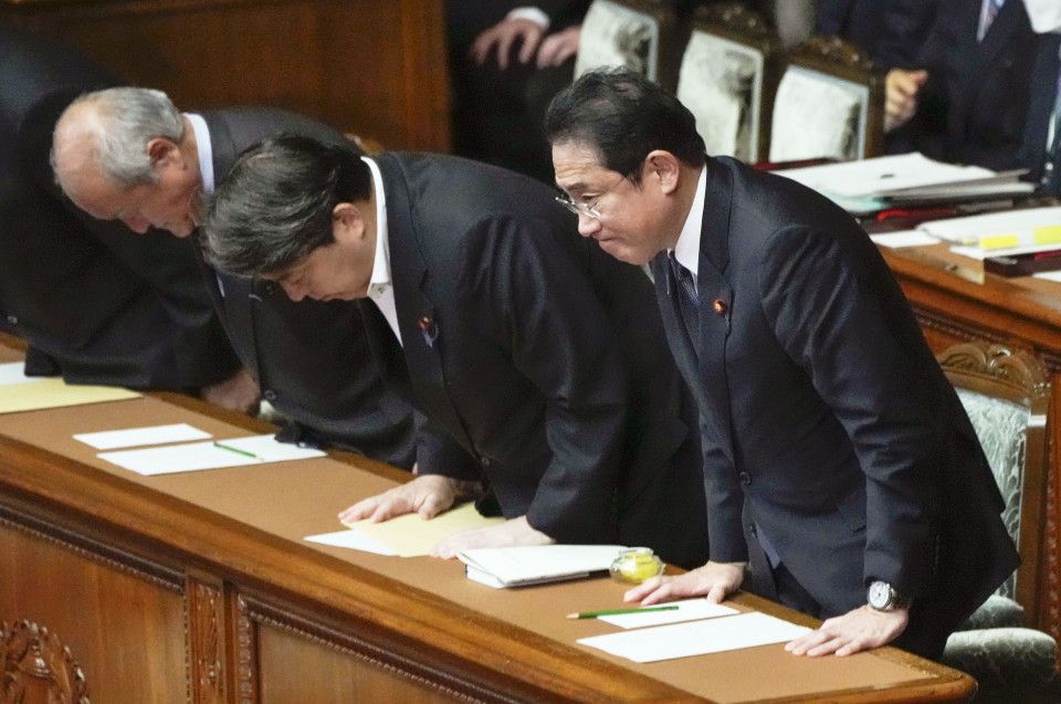 censura Fumio Kishida