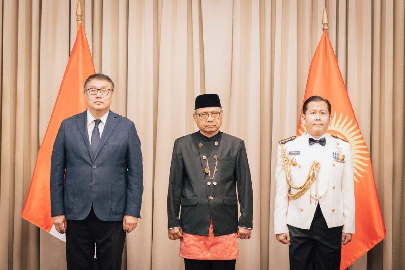 Indonesia y Kirguistán