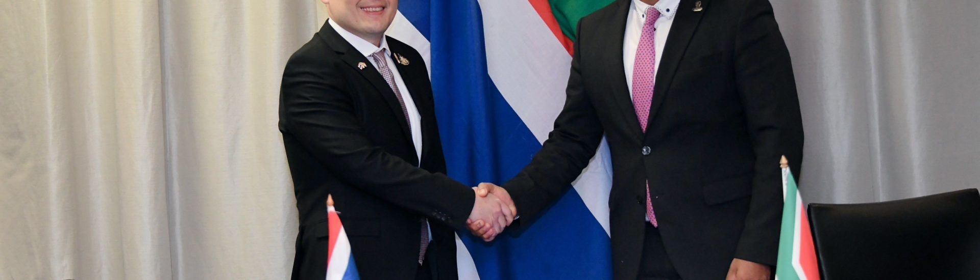 Tailandia y Sudáfrica