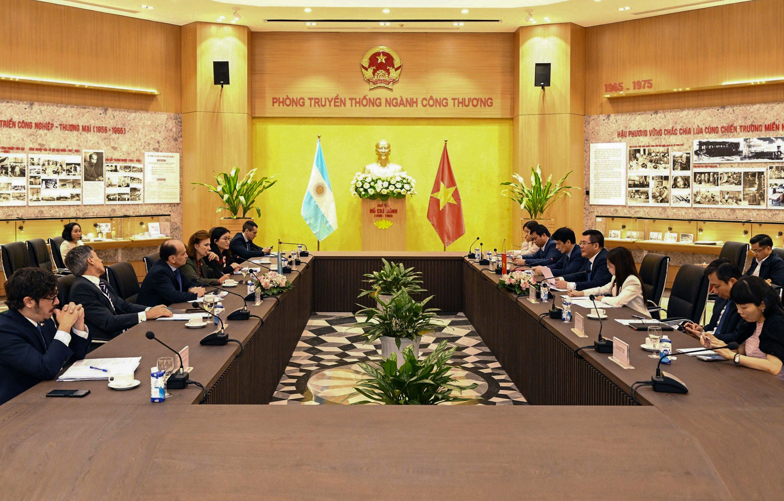 Vietnam Argentina Mondino
