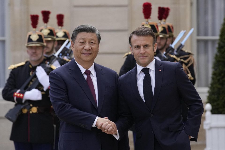 XI UE