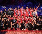 La selección masculina de Japón posa como subcampeona de la Liga de Naciones 2024, el campeonato mundial del voleibol (© VOLLEYBALL WORLD).