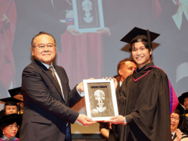 Premio "Embajada del Perú"