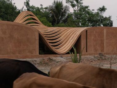 Vaazh House