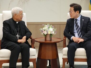 Lee Jae Myung, se reunió este lunes con el cardenal Lazzaro You Heung-sik, con