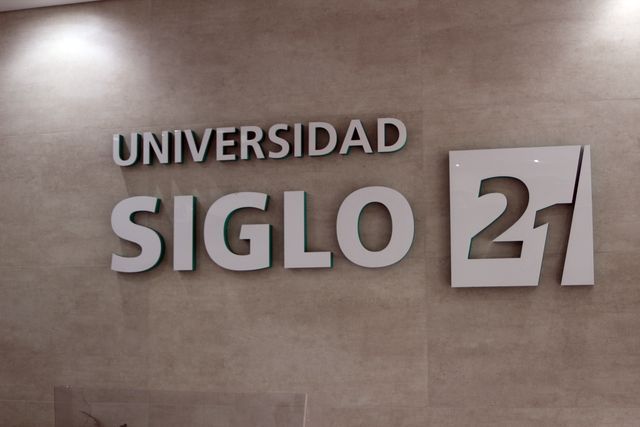 Universidad Siglo 21