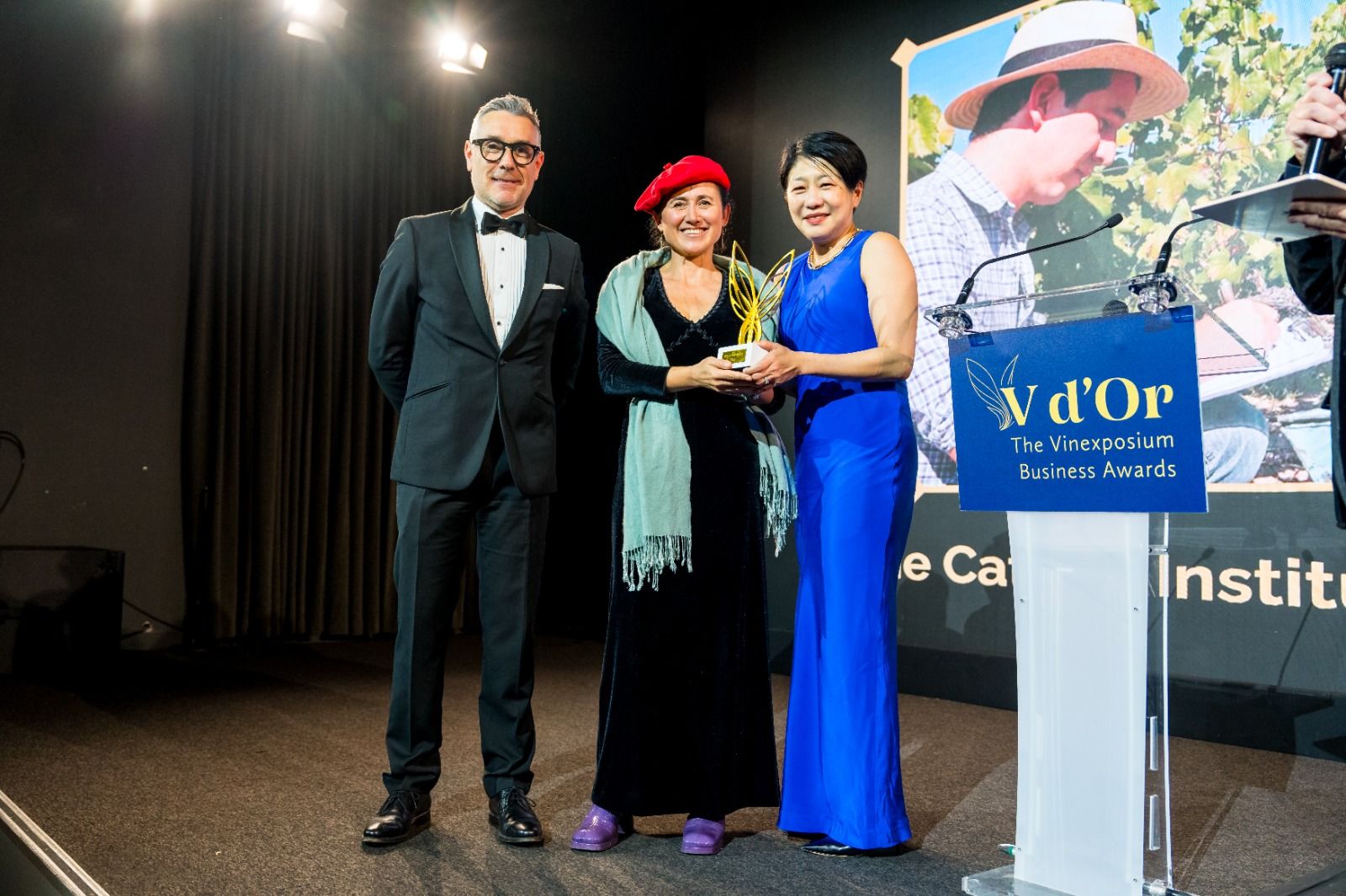 Catena Institute of Wine - Laura Catena premiación