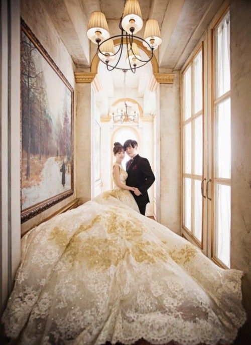 Retrato nupcial de artistas durante bodas K-pop en Seúl