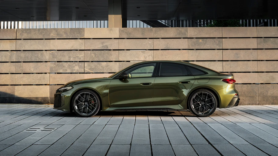 Diseño y tecnología del Audi RS 5 híbrido enchufable 2026