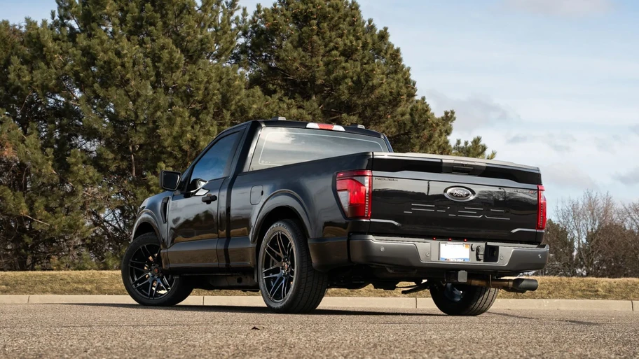 Ford F-150 Roush Nitemare 2026 pick-up urbana asfáltica