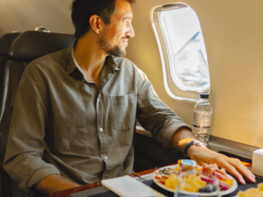 Cabina de jet privado en vuelo, representando los empty legs o piernas vacías en aviación ejecutiva en Argentina