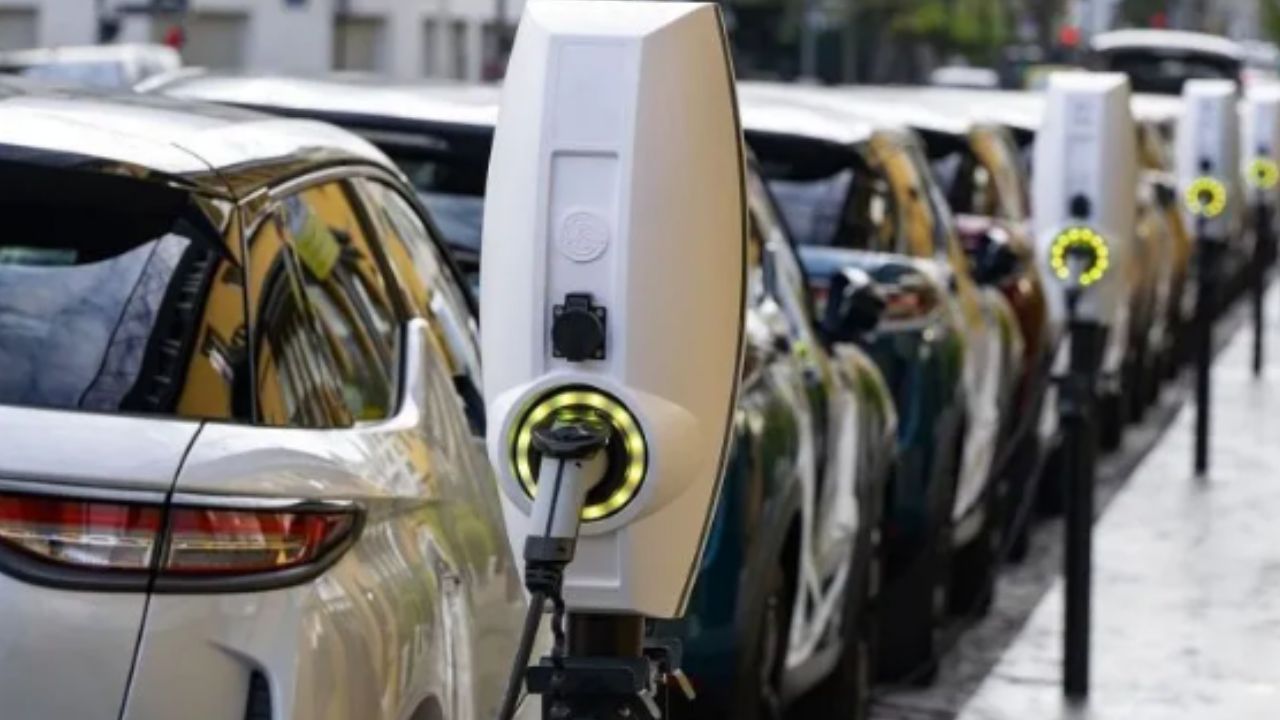 Autos eléctricos y ADAS en tránsito urbano 2026