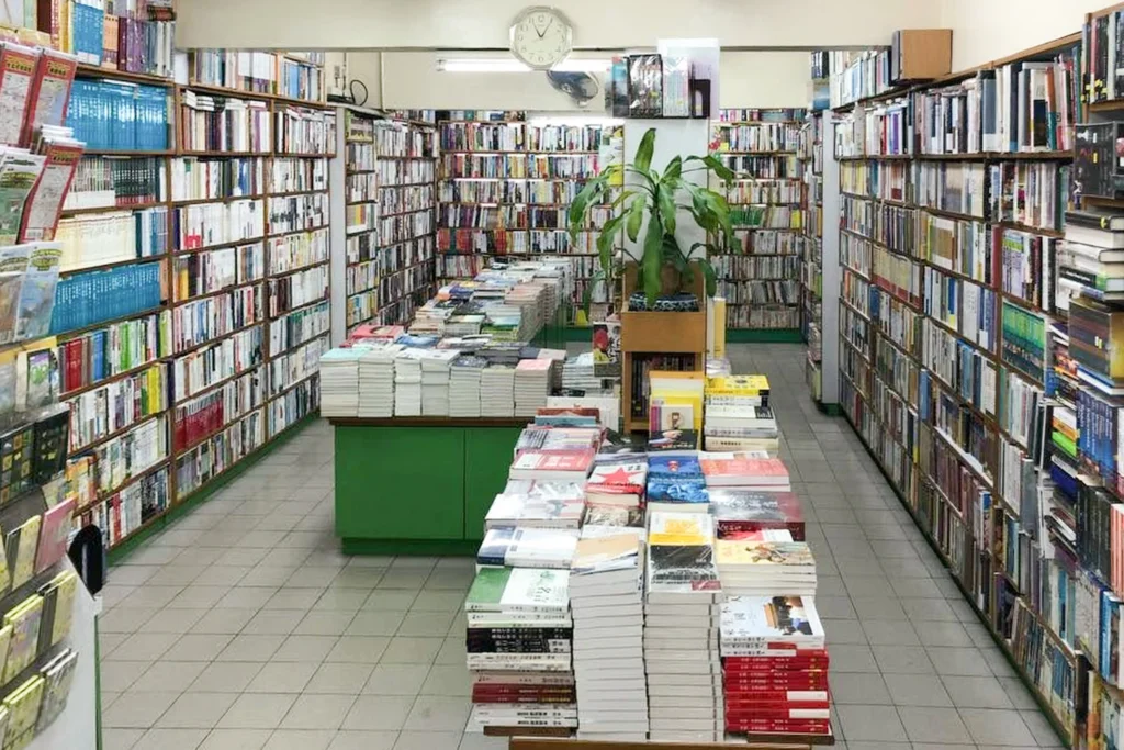 Greenfield, la librería de Hong Kong que sobrevivió 50 años y ahora baja la persiana tras una redada de seguridad nacional